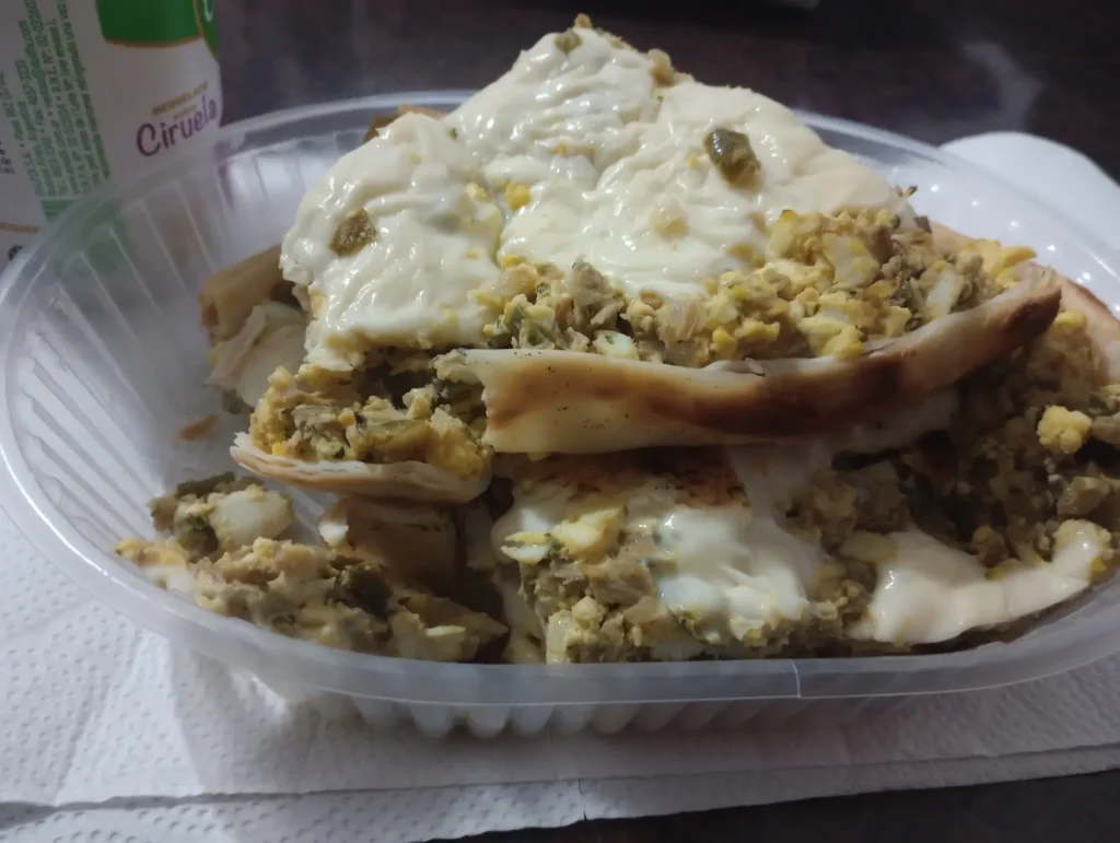 comida en envases descartables